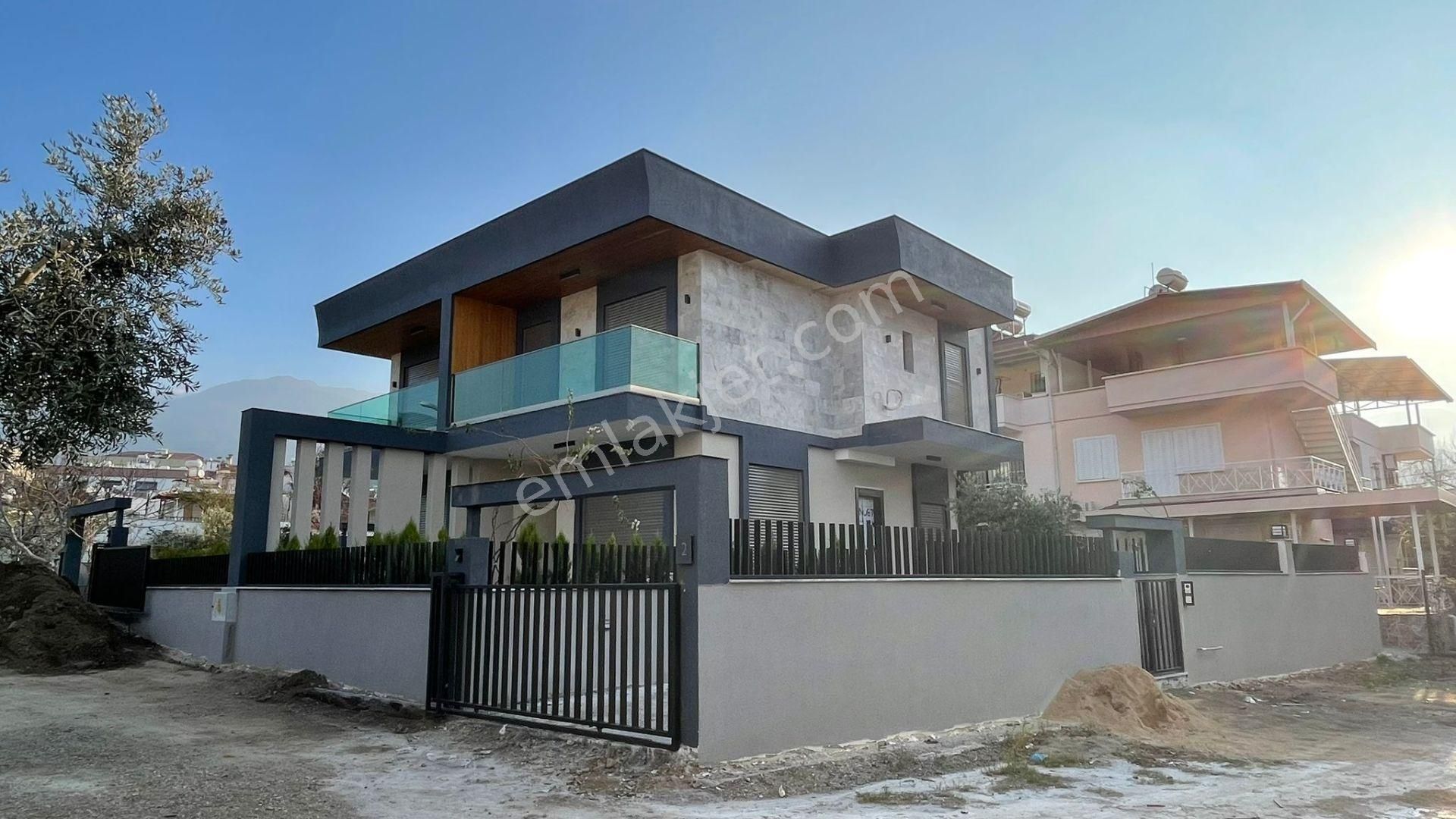 Kuşadası Güzelçamlı Satılık Villa Kuşadası'nda Satılık Denize 90 Mt Uzaklıkta Müstakil Havuzlu Villa