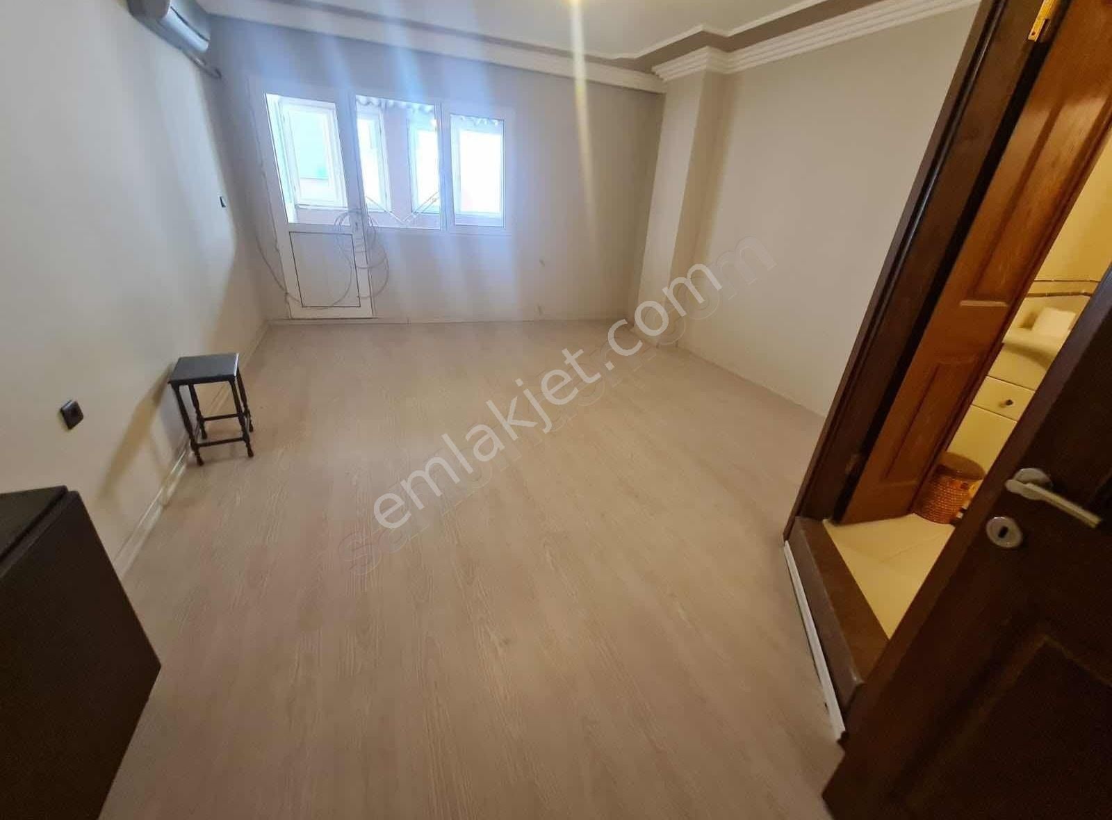 https://imaj.emlakjet.com/listing/13850440/25672B8EB15EE80EE4A02153BC46D30113850440.jpg