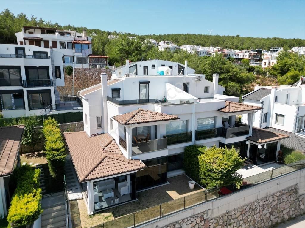 Karaburun Mordoğan Satılık Villa MORDOĞAN'DA DENİZ MANZARALI FULL EŞYALI LÜKS SATILIK VİLLA