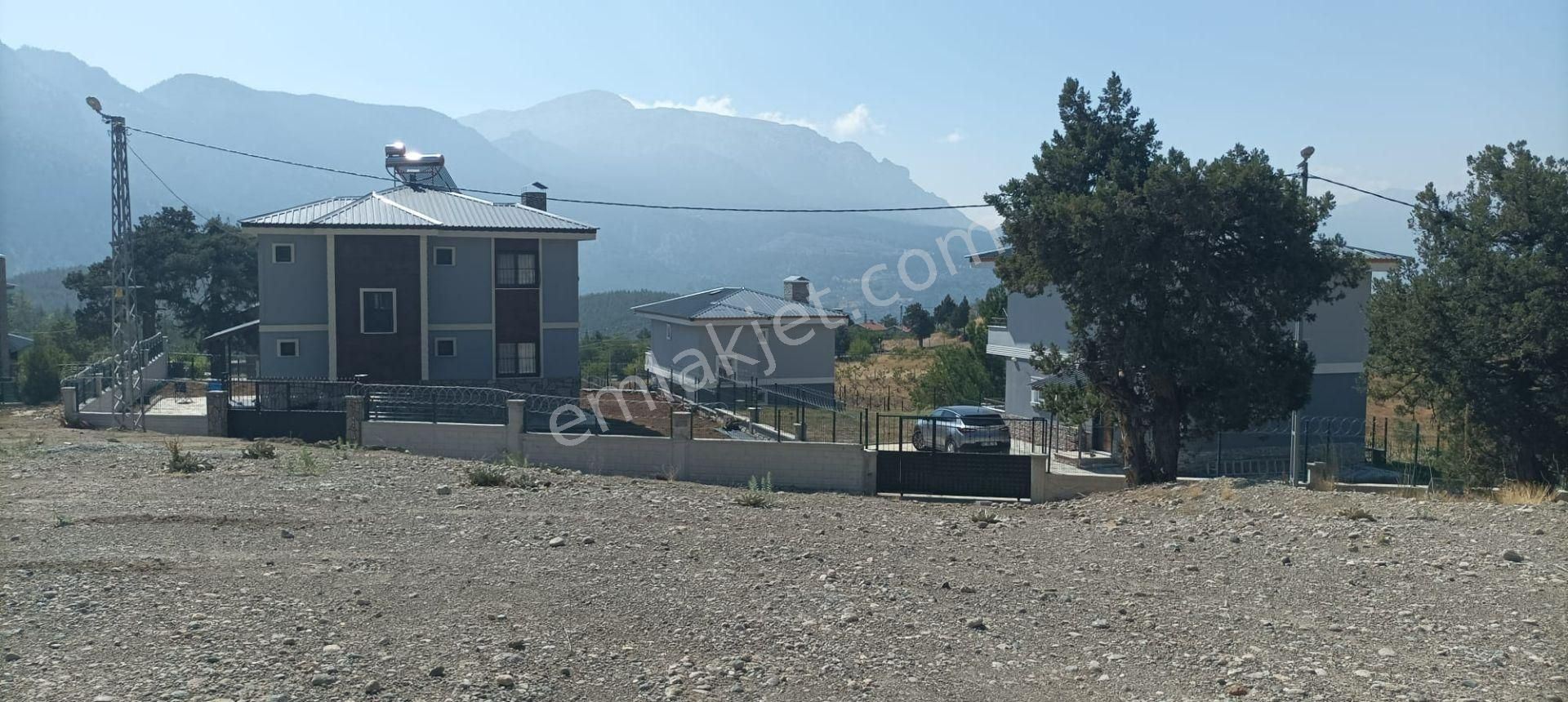 Pozantı Kar Emlaktan Alpu Yaylasında Anayola Yakın Satılık 400m2 Arsa