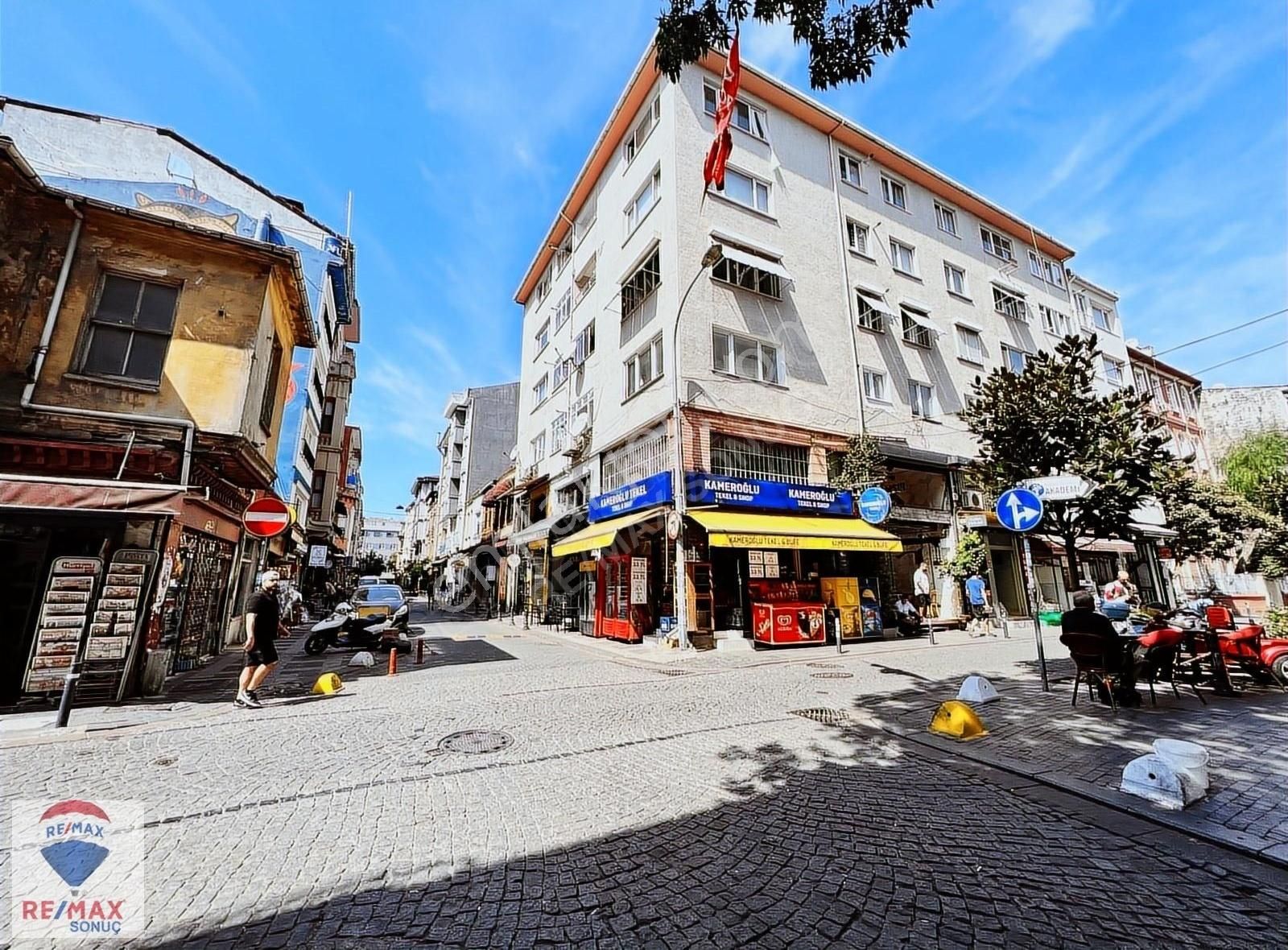 Kadıköy Rasimpaşa Satılık Daire Mutlu Aydın'dan Kadıköy Karakol Hane Sokakta Masrafsız Ferah 2+1