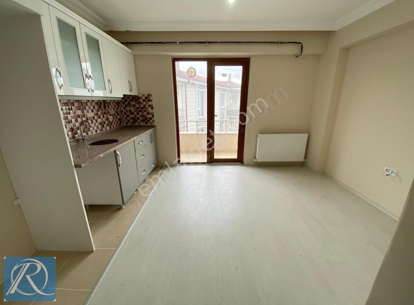 https://imaj.emlakjet.com/listing/13866231/27EB95DEB087BD918BF8E94397B435DA13866231.jpg