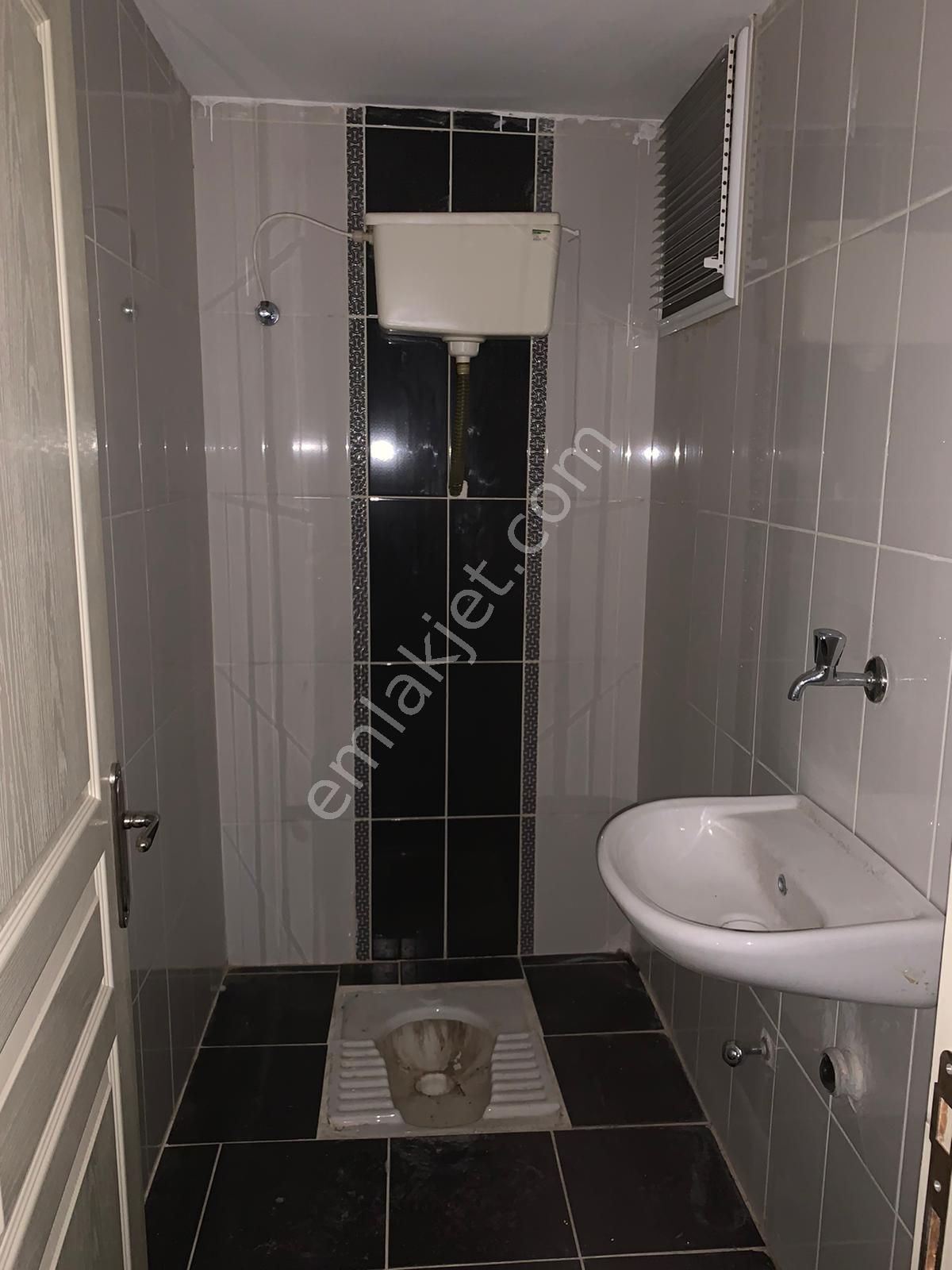 https://imaj.emlakjet.com/listing/13877657/D8C04F366EEE9812ADB18E17999CDBBC13877657.jpg
