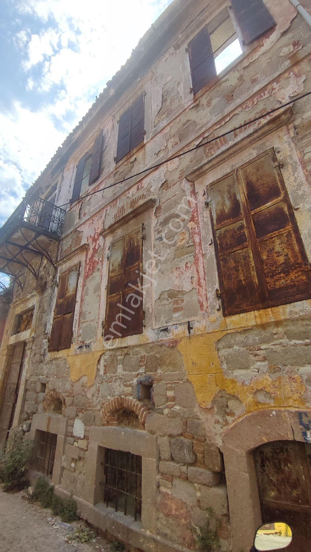 Bergama Kurtuluş Satılık Daire Tescilli Tarihi Taş Ev