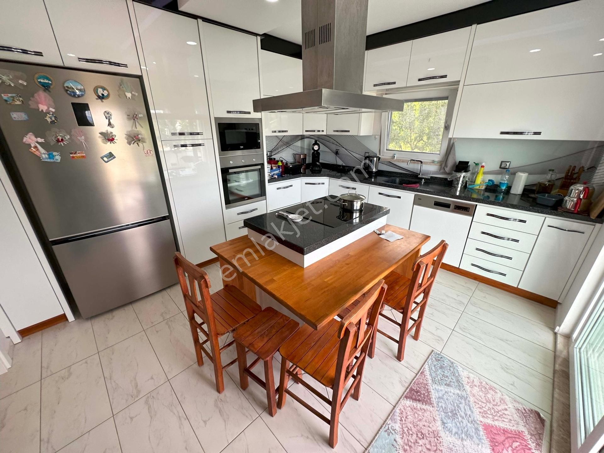 Burhaniye'de Satılık Tam Mustakil Villa - Görsel 15