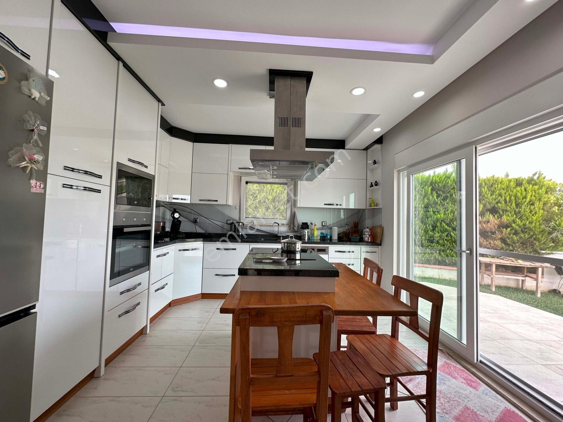 Burhaniye'de Satılık Tam Mustakil Villa - Görsel 14