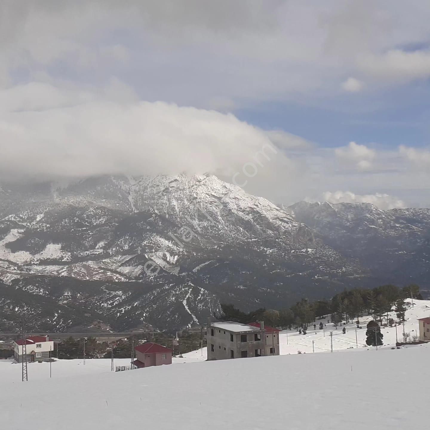 Pozantı Kar Emlaktan Yenikonacık Bozkırlı Mevkiinde Satılık 450m2 Arsa