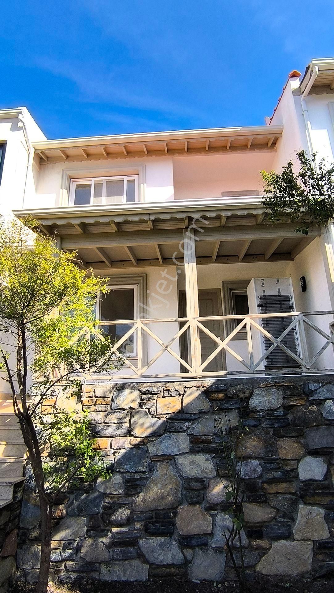Plajlı Sitede Deniz Manzaralı Dubleks Bahçeli Villa