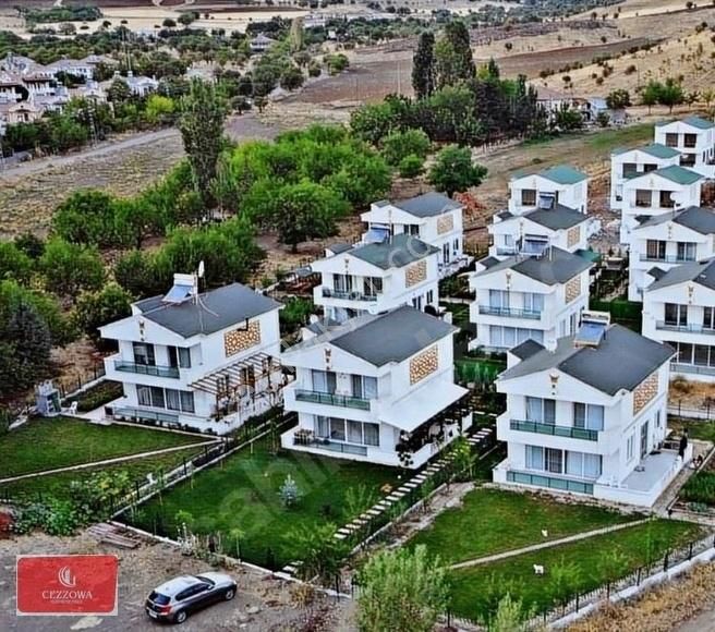 Sivrice Günay Köyü Satılık Villa HAZAR GÖLÜNDE SATILIK VİLLA