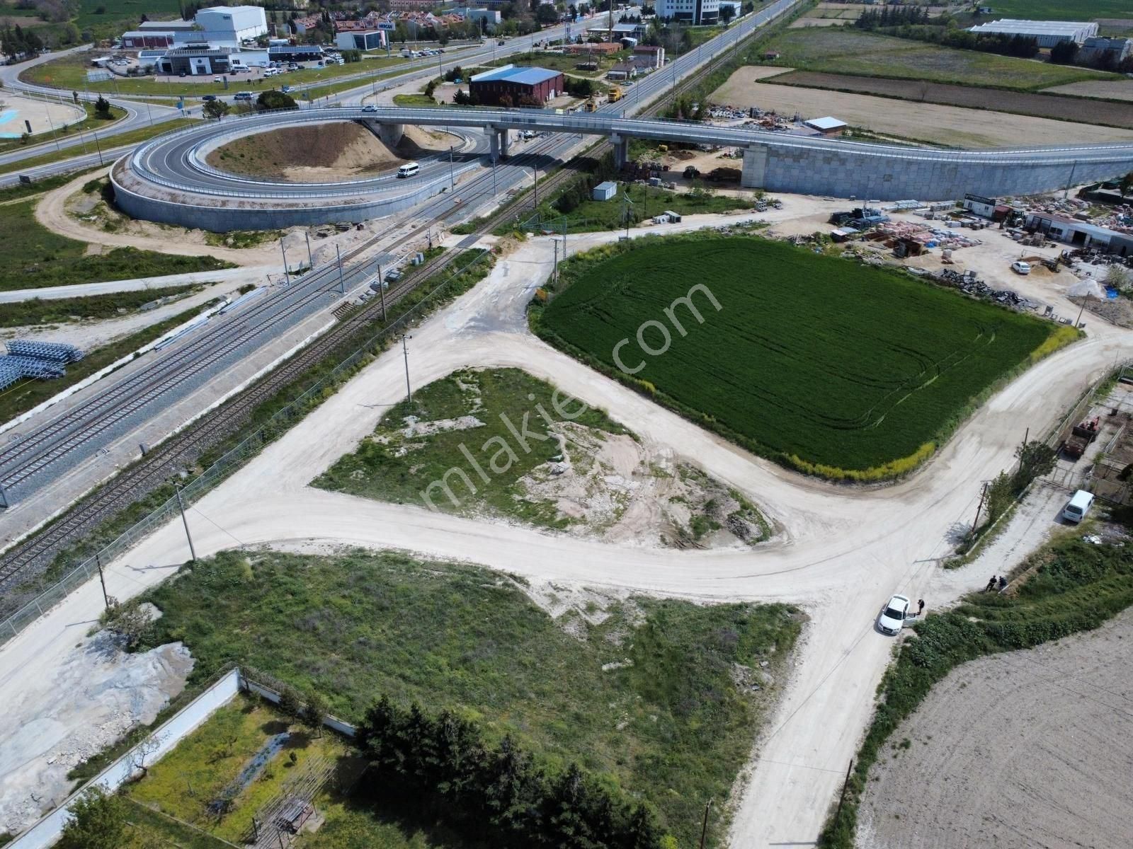 Adrian'dan İstasyon'da Hızlı Tren Yanı Satılık 3404 M2 Arazi