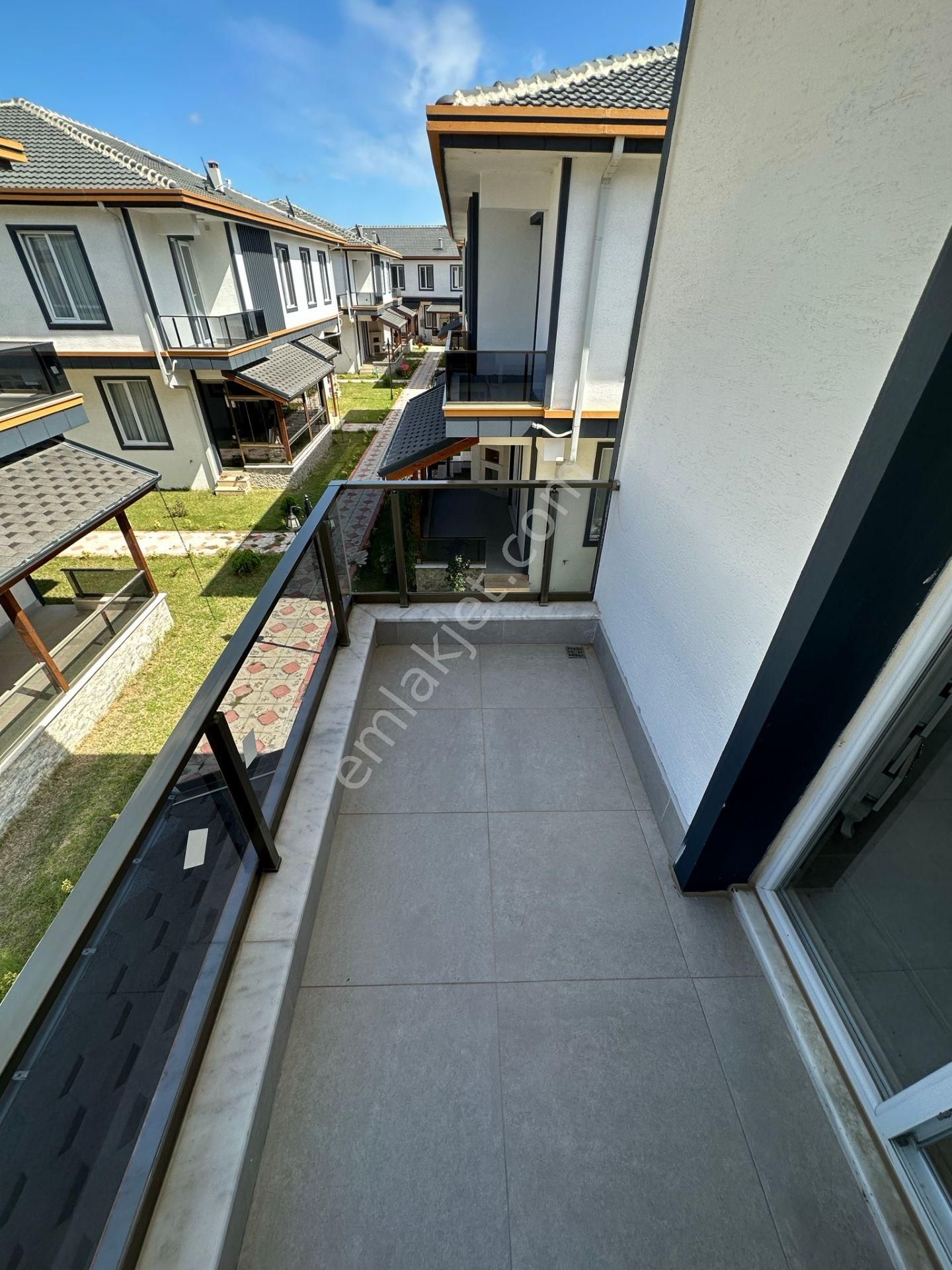 Karasu Turyap'tan Satılık Havuzlu Lüks Sitede 3+1 Dubleks Villa - Görsel 19