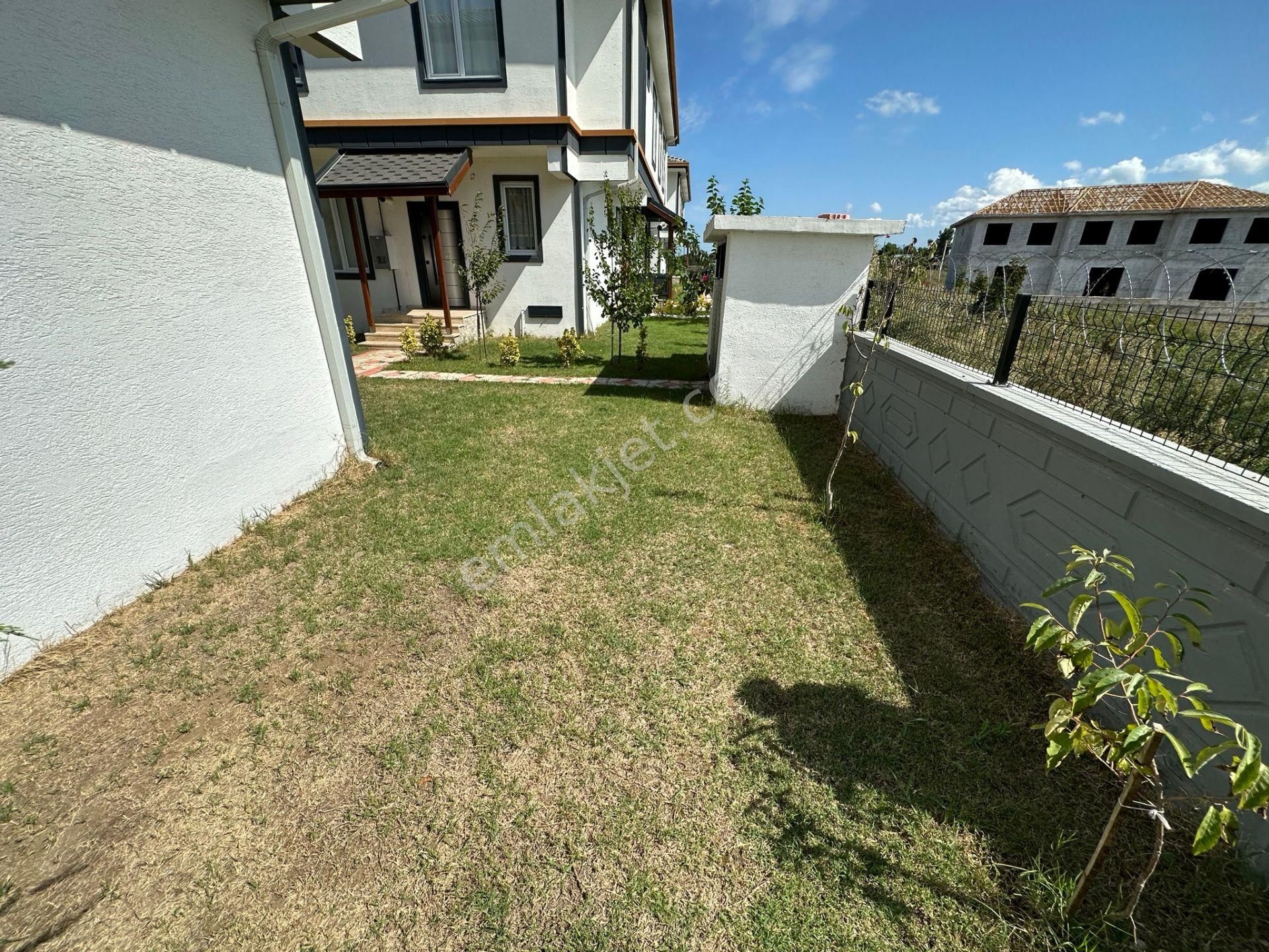 Karasu Turyap'tan Satılık Havuzlu Lüks Sitede 3+1 Dubleks Villa - Görsel 31