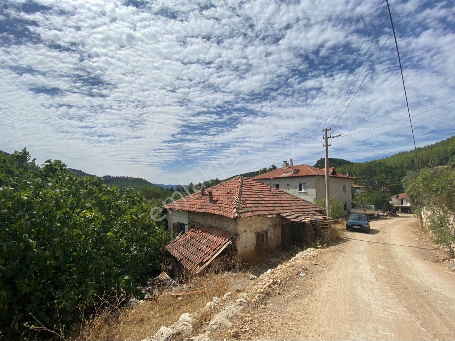 Isparta Sütçüler Yeşilyurt Elektrik Su Sıkıntısız Satılık Ev Ve 2 Parça Arazi