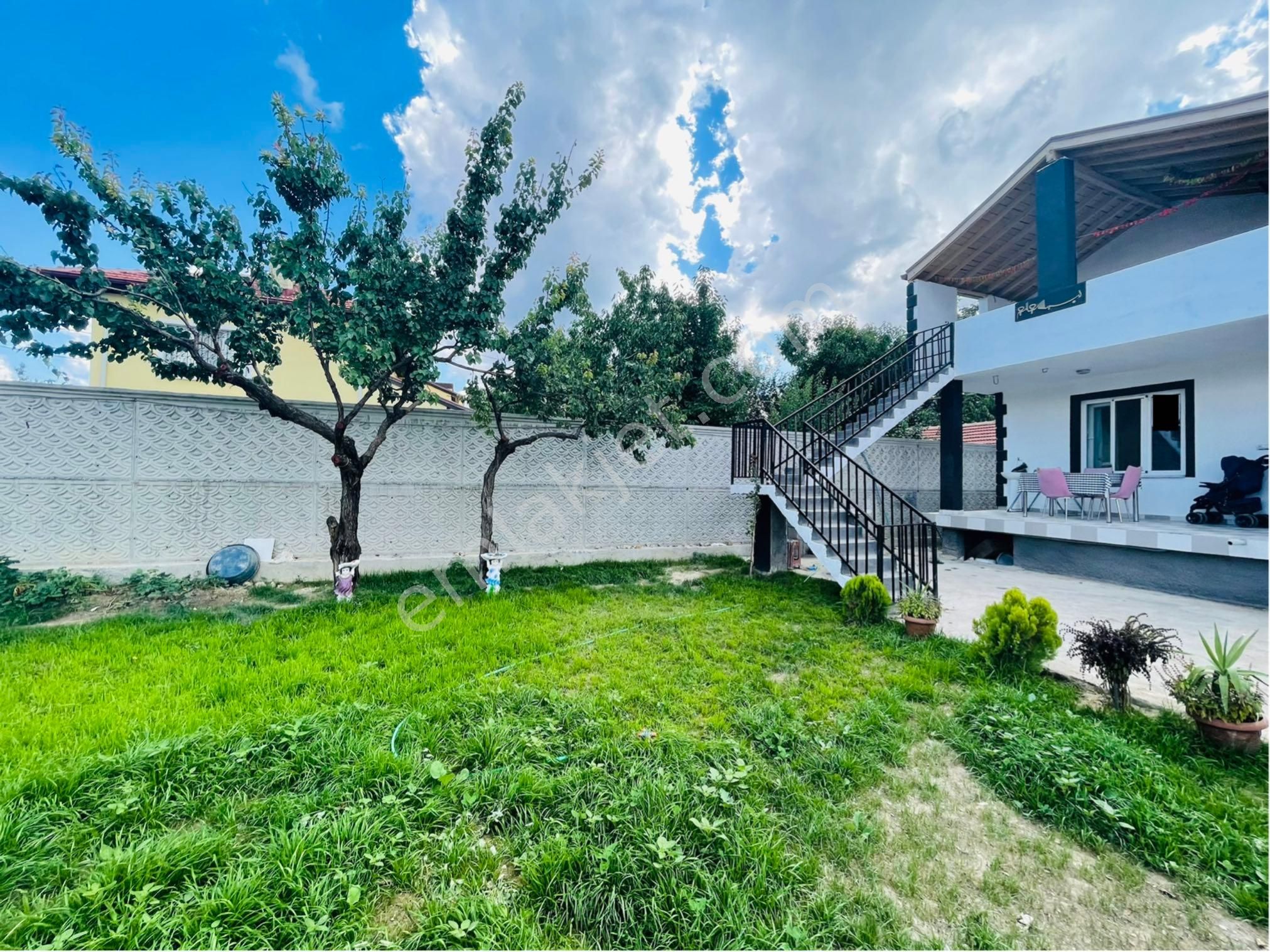 https://imaj.emlakjet.com/listing/13913135/BC135EDBD1B71E985CF3417E34C41D1311906279.jpg