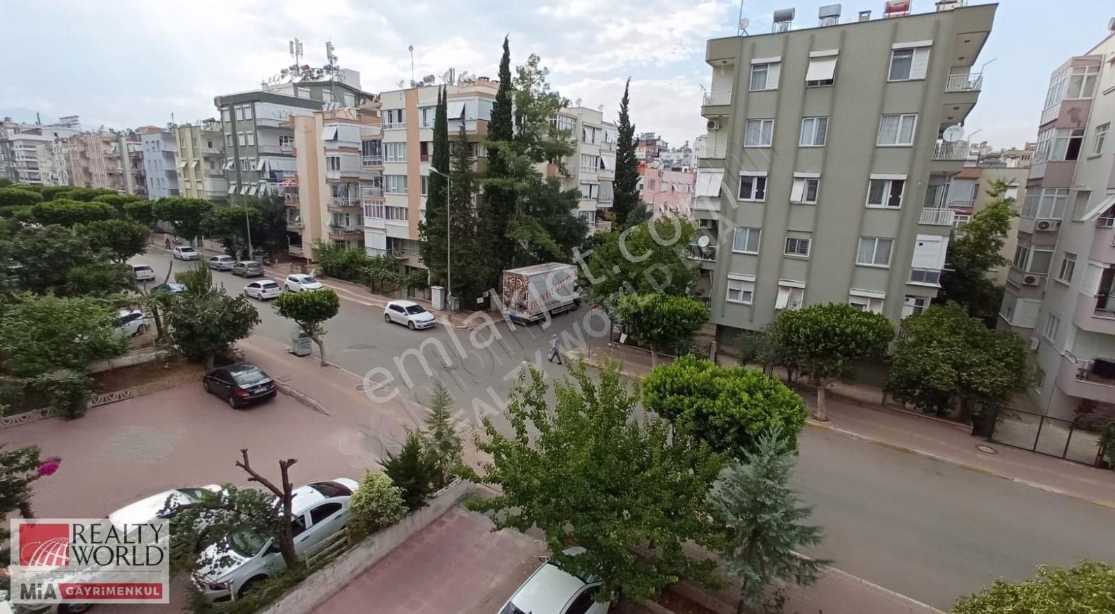 https://imaj.emlakjet.com/listing/13927485/9914390B7E7AFD40780DA7A4F1EE011413927485.jpg