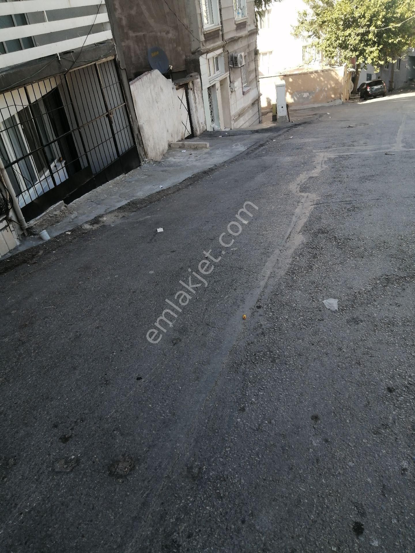 Konak Tınaztepe Satılık Daire Zafer okulu yakını alt zemin masrafsız bakımlı daire 