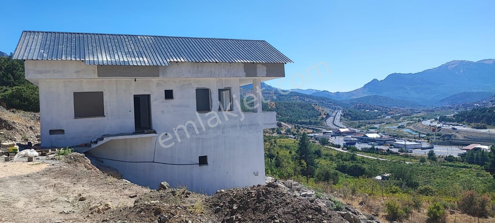 Pozantı Kar Emlaktan Alpu Yaylasında Satılık 2 Katlı 3+1 Müstakil Ev