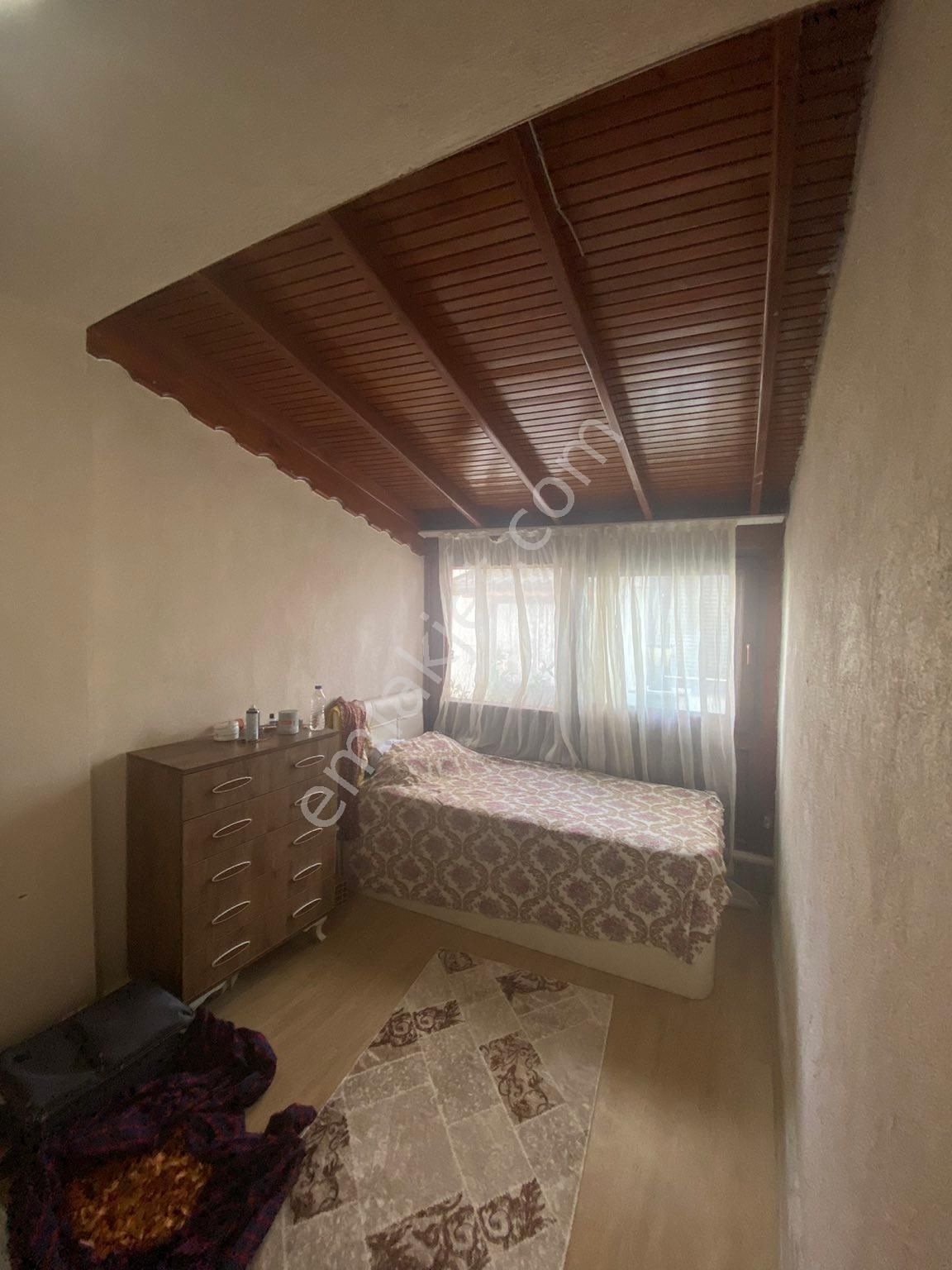 Dikili Güven Emlak’tan Cumhuriyet Mahallesinde Denize Yakın Acil Satılık 4+1 Villa - Görsel 12