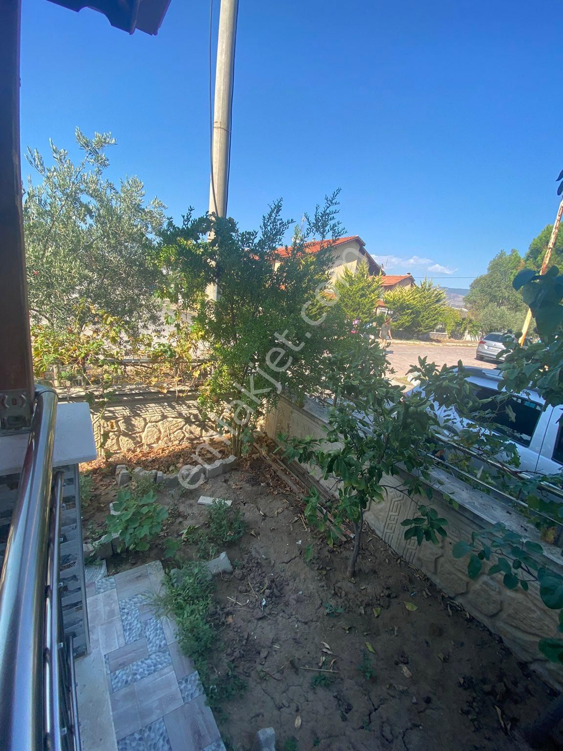 Dikili Güven Emlak’tan Cumhuriyet Mahallesinde Denize Yakın Acil Satılık 4+1 Villa - Görsel 4