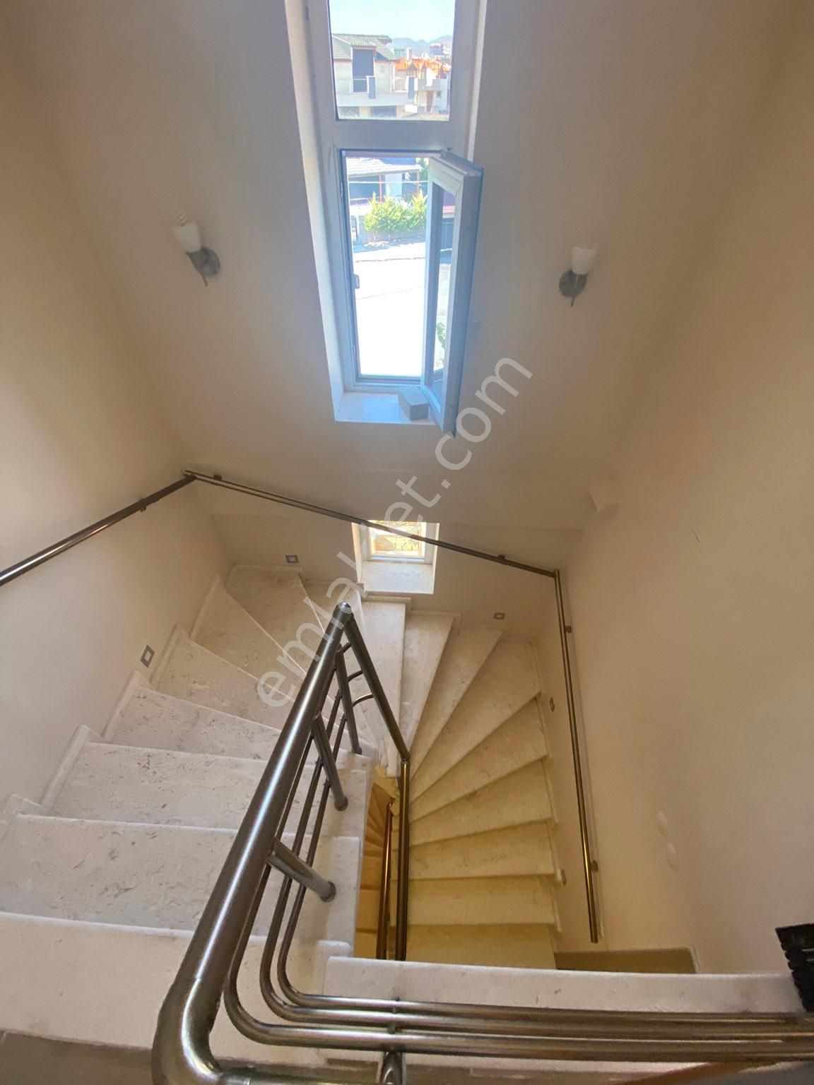 Dikili Güven Emlak’tan Cumhuriyet Mahallesinde Denize Yakın Acil Satılık 4+1 Villa - Görsel 29