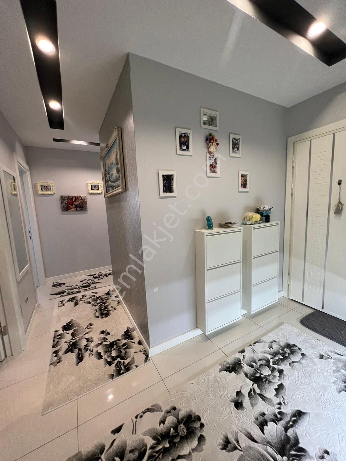 https://imaj.emlakjet.com/listing/13954647/32043AE98749B870A35EF3A3F692E7FB13954647.jpg