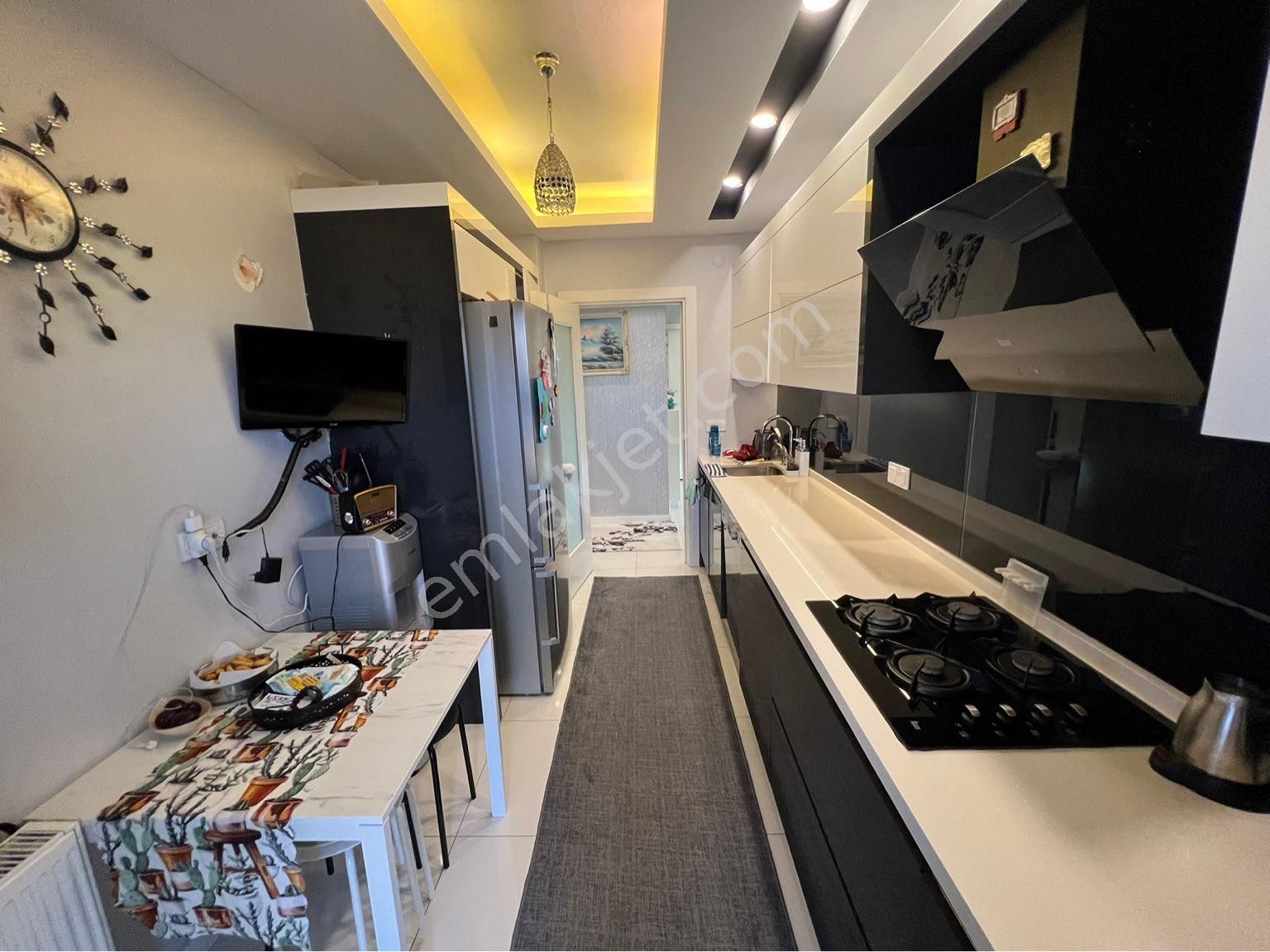 https://imaj.emlakjet.com/listing/13954647/AEDE267BE93BE033A7CEA279B2C9242B13954647.jpg