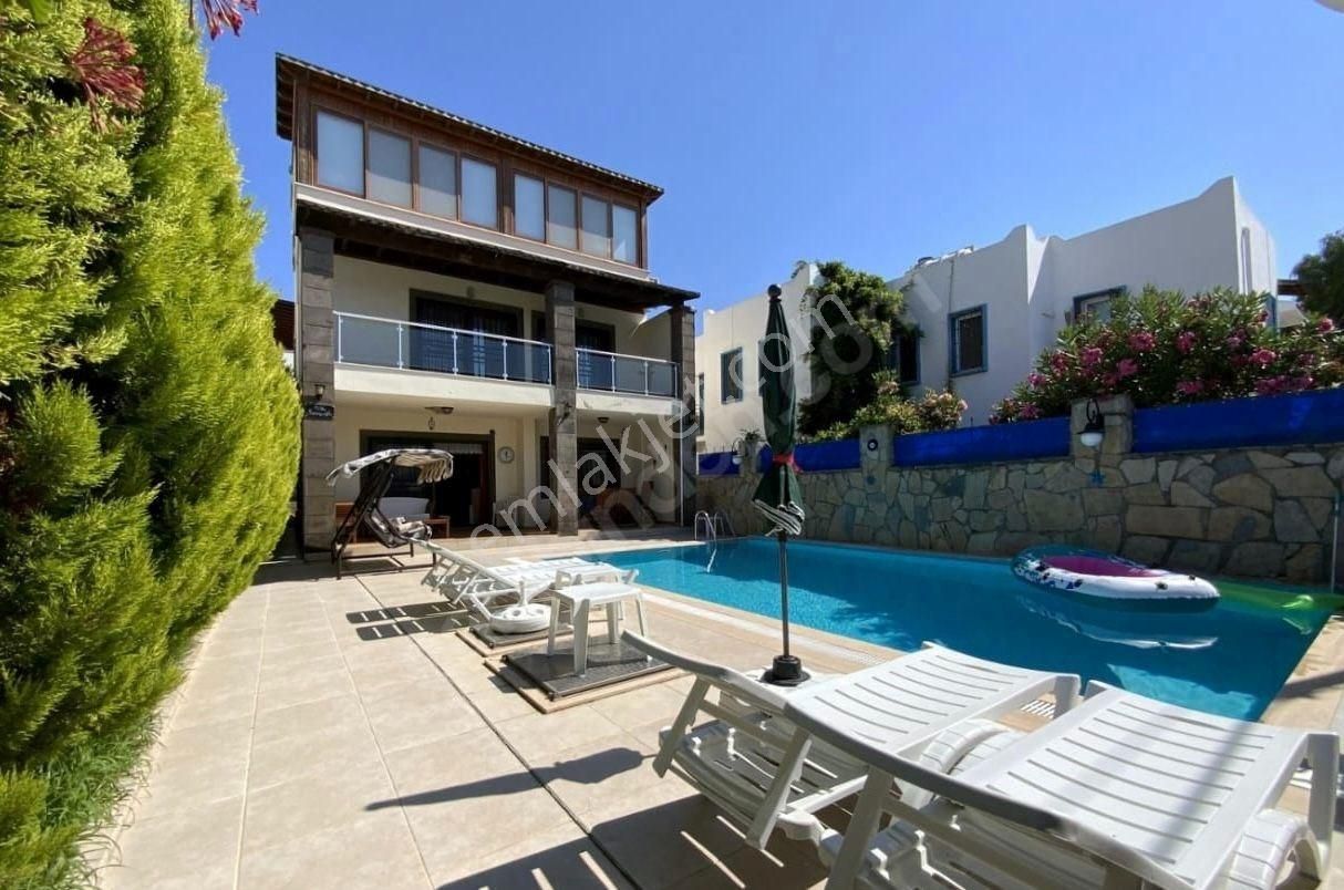 Bodrum Bahçelievler Satılık Villa Bahçelievlerde Denize Yakın Havuzlu Villa