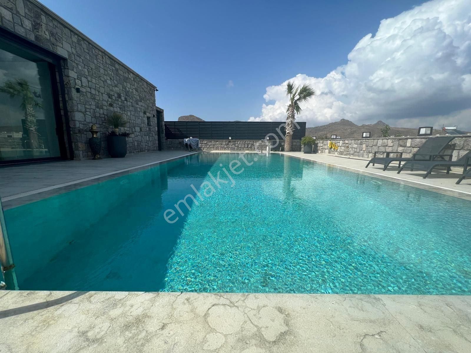 Bodrum Akyarlar'da Deniz Manzaralı Müstakil Lüks Taş Ev - Görsel 3