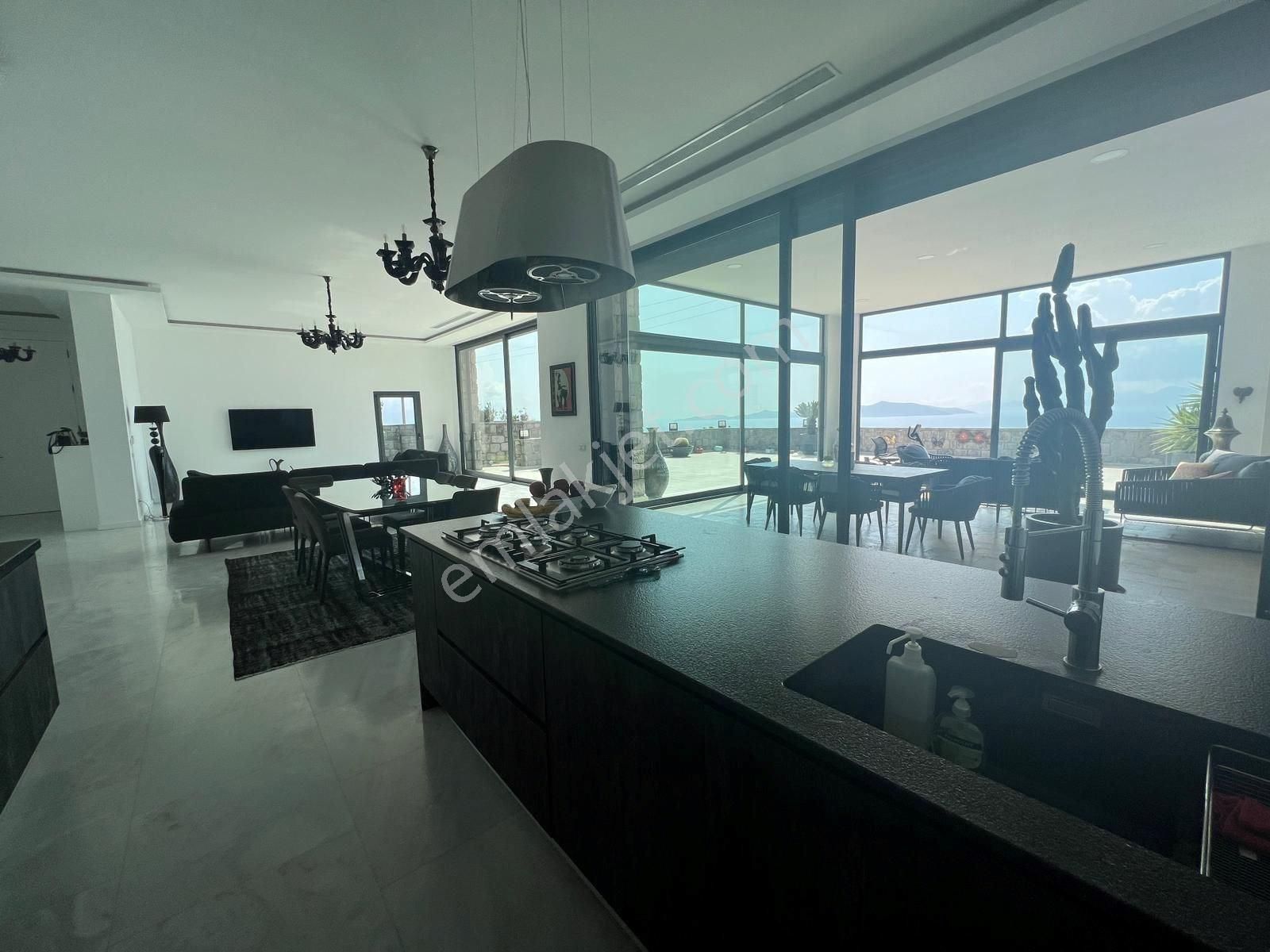 Bodrum Akyarlar'da Deniz Manzaralı Müstakil Lüks Taş Ev - Görsel 30