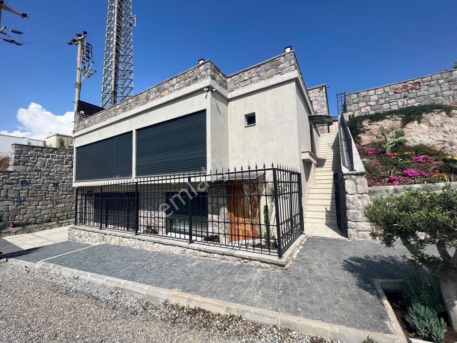 Bodrum Akyarlar'da Deniz Manzaralı Müstakil Lüks Taş Ev - Görsel 10