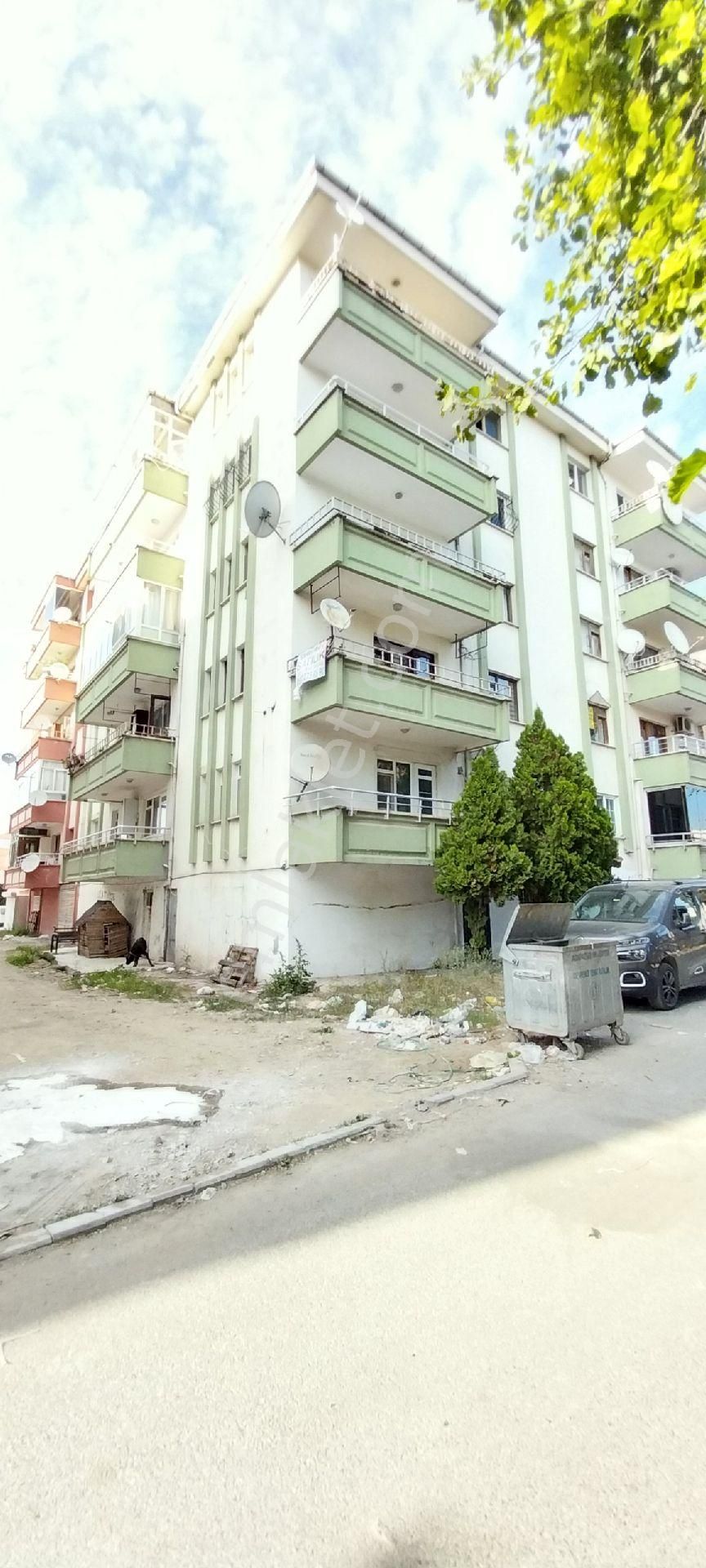 Adapazarı Cumhuriyet Satılık Daire 150m2 ASANSÖRLÜ 4 KATLININ 2 KATI KOSE DAIRE 