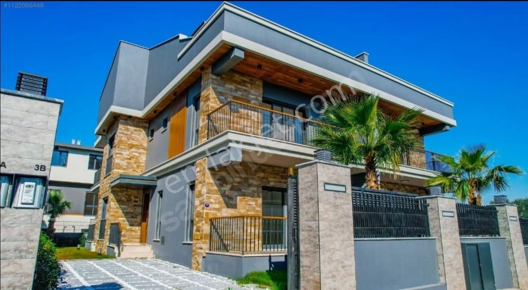 Menderes Barbaros Satılık Villa  Menderes Turyap'tan Barbaros Mh. 6+1 Akıllı Ev Sistemli Triplex Villa