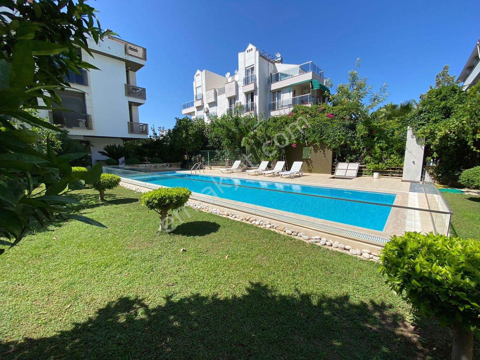 Konyaaltı Gürsu'da Denize Yakın Havuzlu Butik Sitede Full Eşyalı 3+1 Daire