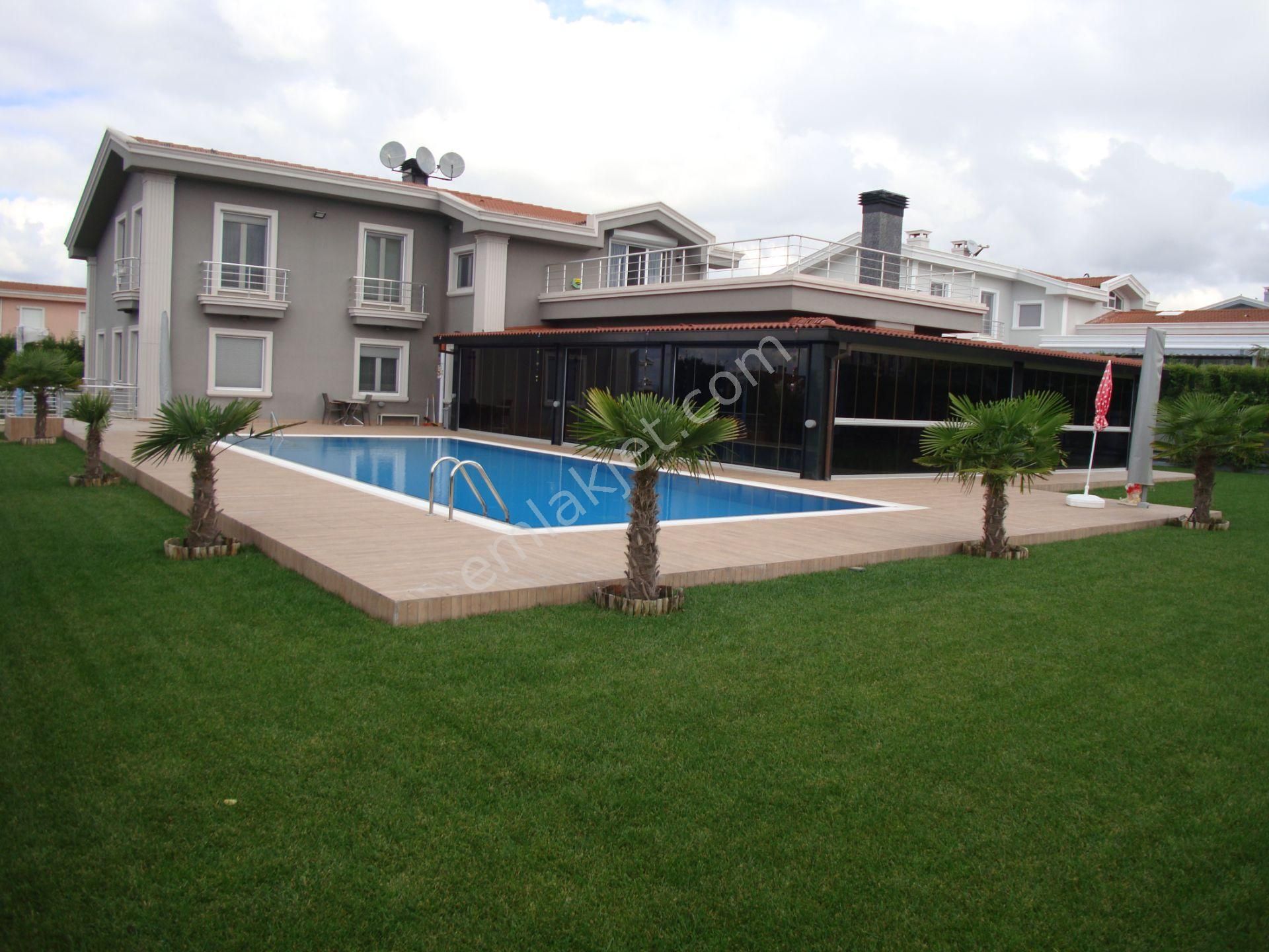Karaağaç Doğa Evlerinde Satılık 7 + 2 Villa