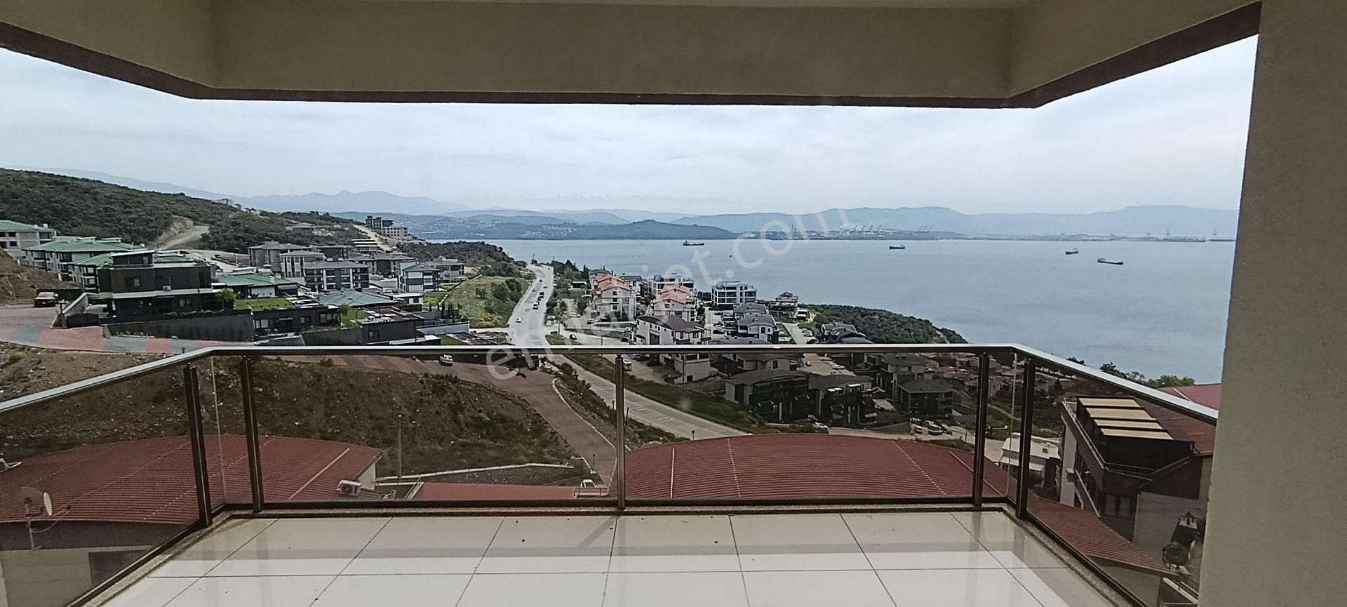 Gemlik Safirpark Evlerinde Kiralık 4+1 Dubleks Daire Yapılı Bakımlı Havuzlu Deniz Manzaralı