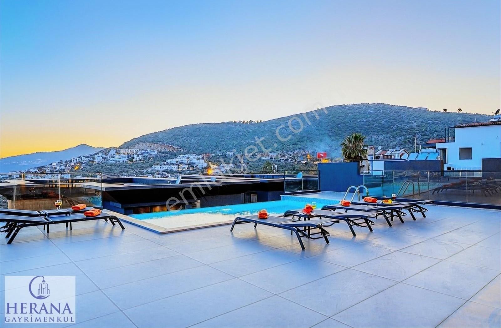 425 M2 Arsa İçinde Denize Nazır Kaliteli Konforlu Müstakil Villa - Görsel 14