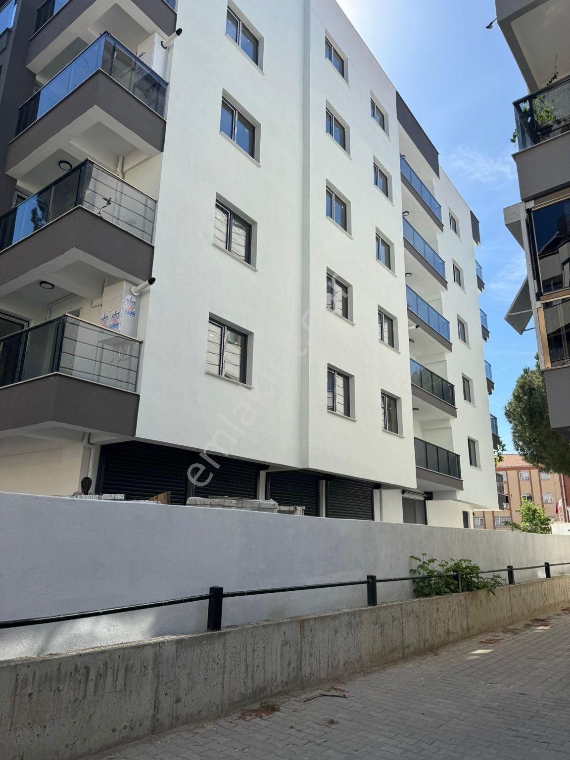 Salihli Namık Kemal Satılık Daire SELÇUK EMLAK'TAN SALİHLİ YÜKSEL ÖZDEMİR CADDESİNDE SATILIK DAİRE