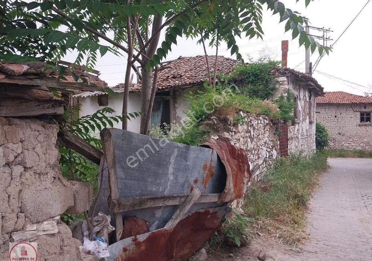 Balıkesir Bigadiç Çağış Mahallesi Avlulu Kargir Ev Ve Arsası 1 Oda 1salon 65 M2 Brüt Alan Satılıktır - Görsel 10