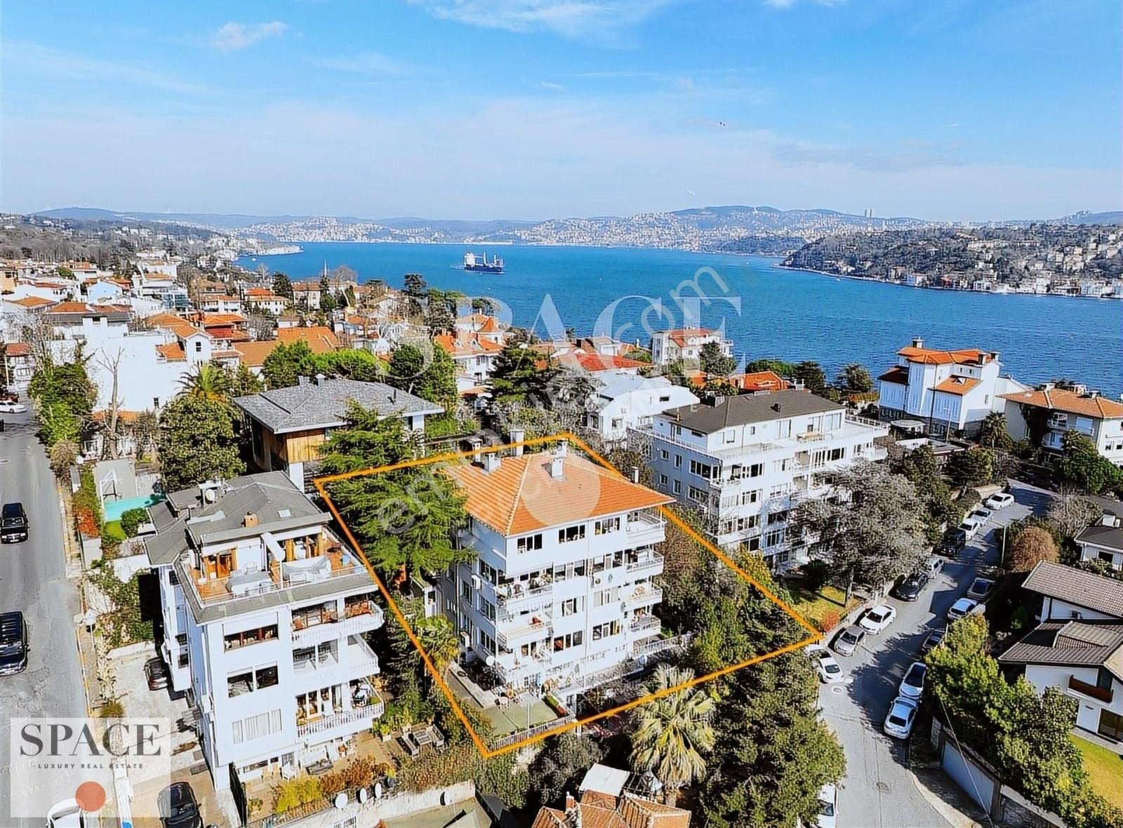 Sarıyer Emirgan Satılık Bina Emirgan'da Boğaz Manzaralı 9 Daireli Satılık Apartman