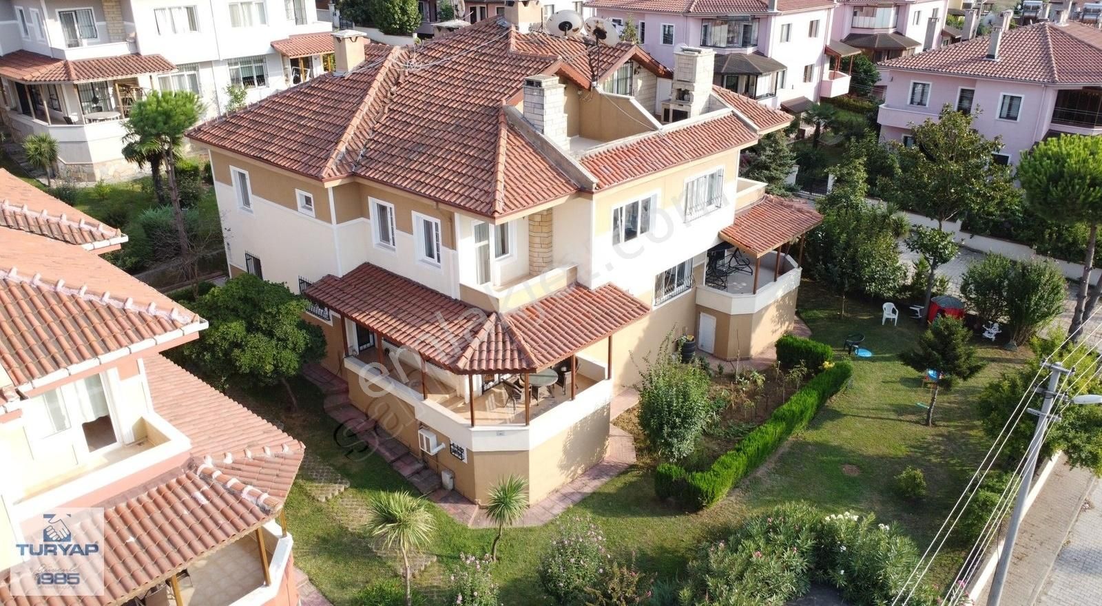 Yalova Merkez Kadıköy Bld. (Özden) Satılık Villa KADIKÖY ÖZDEN MAHALLESİNDE SİTE İÇERİSİNDE DENİZ MANZARALI VİLLA