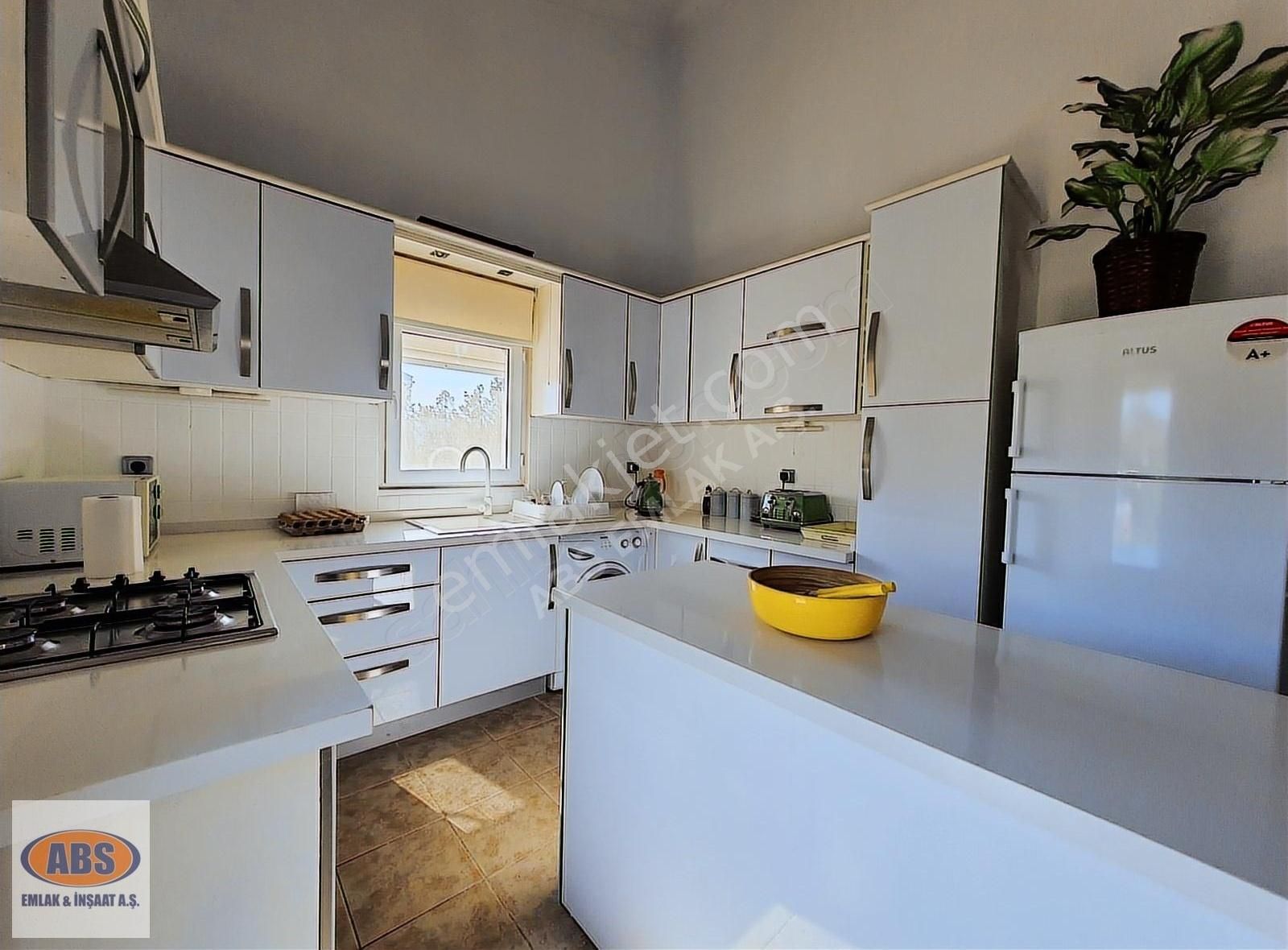 Yeşiltepe Mevkinde Geniş Bahçeli Köşe Başı Satılık Villa - Görsel 32