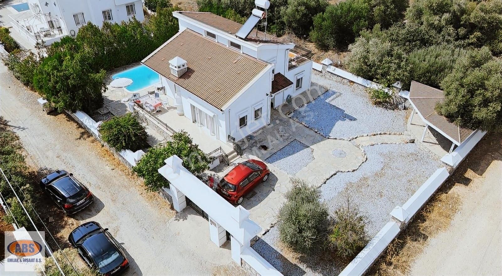 Didim Akbük Satılık Villa Yeşiltepe Mevkinde Geniş Bahçeli Köşe Başı Satılık Villa