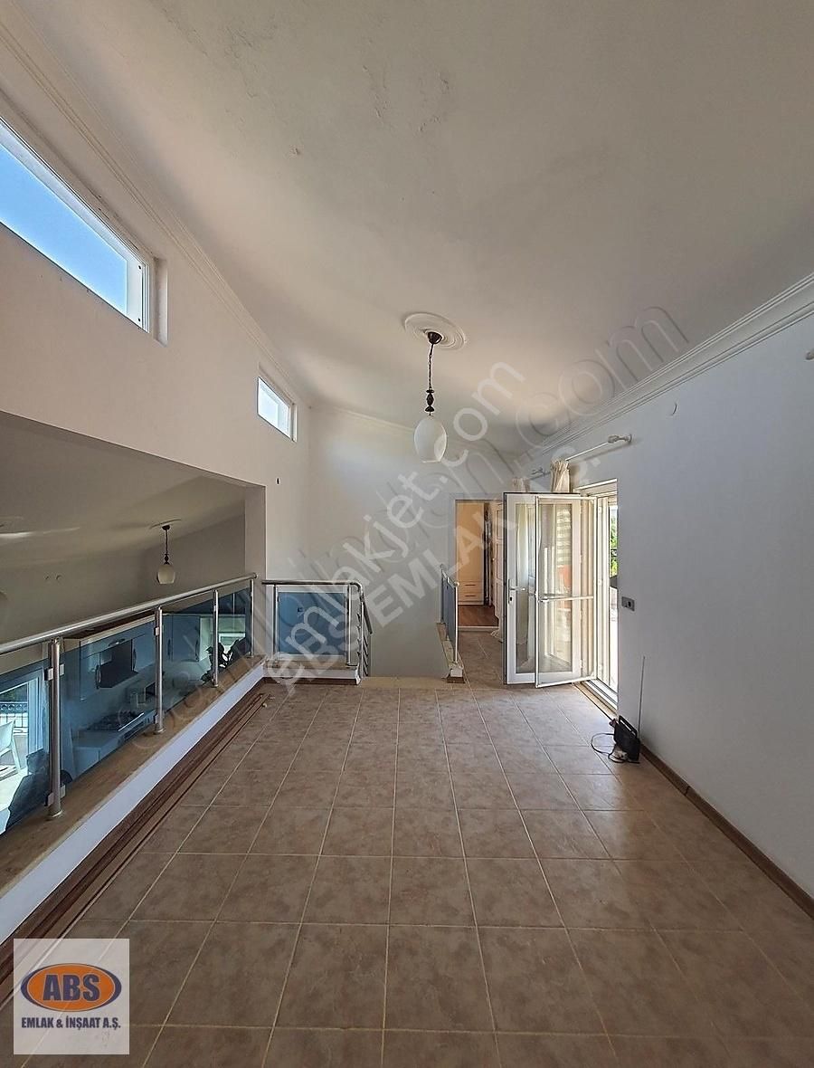 Yeşiltepe Mevkinde Geniş Bahçeli Köşe Başı Satılık Villa - Görsel 3