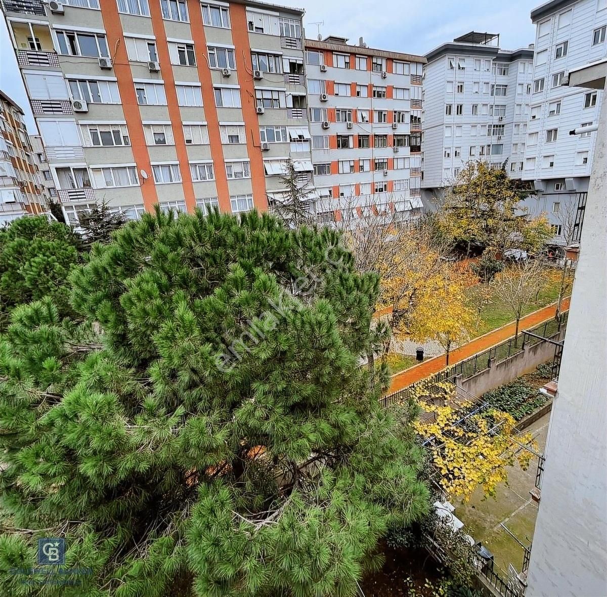 Kadıköy Acıbadem Satılık Daire Acıbadem' de Tüm Ulaşımlara yakın 85 M2 2+1 Ara Kat Ferah Daire