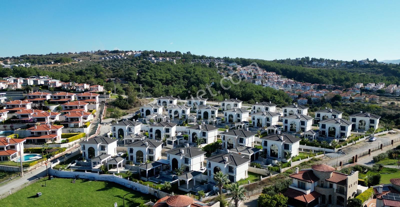 Aydın Kuşadası Deniz Manzaralı Satılık Villa Soğucak'ta Özel Havuzlu Hamam Saunalı 4+1 Lüks Villalar