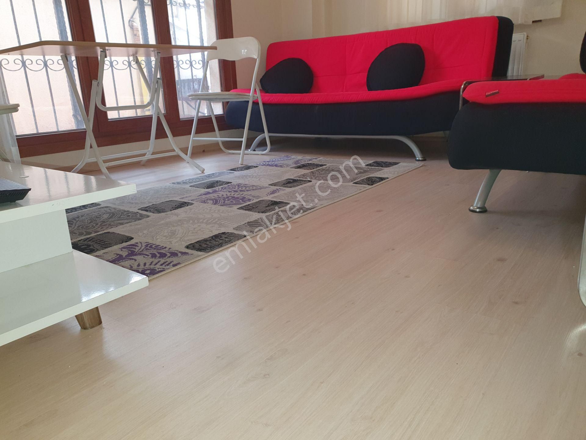 Ümraniye İstiklal Mahasllesindfe Full Eşyalı 1+1 Daire