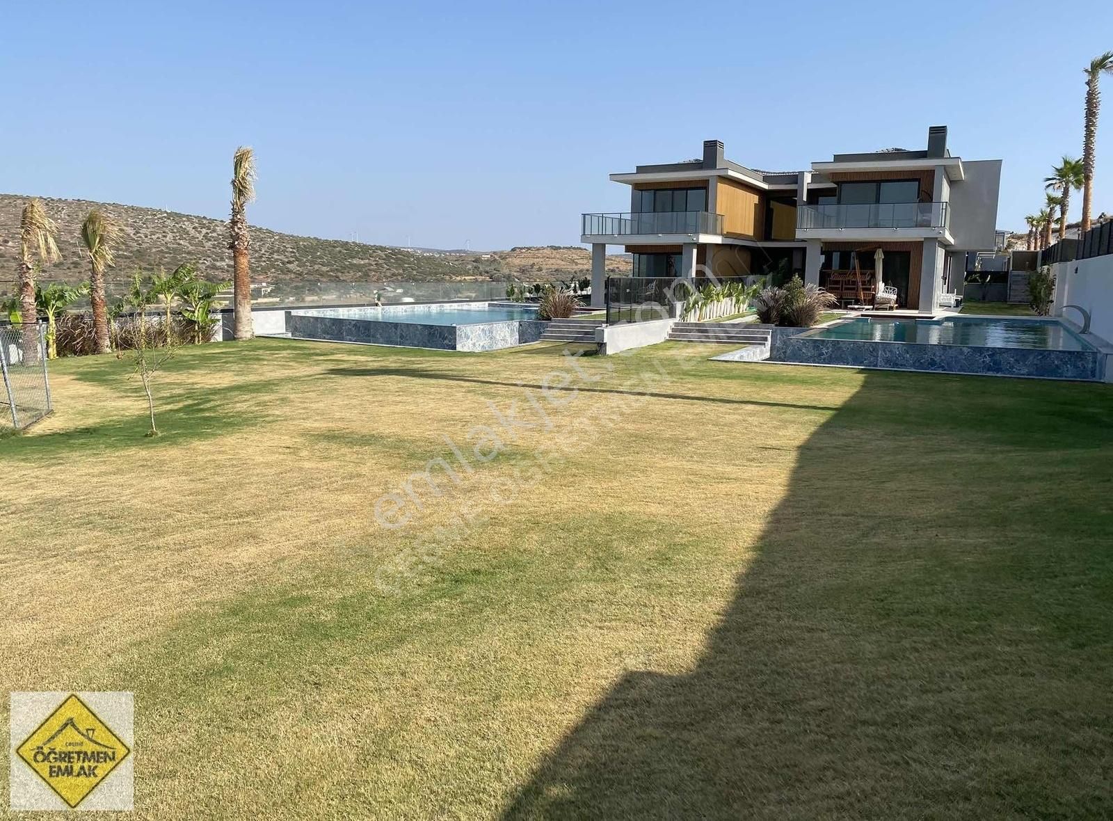 Çeşme Çiftlik Satılık Villa Çeşme Çiftlikköy de Kusursuz Deniz Manzaralı Muhteşem Villa