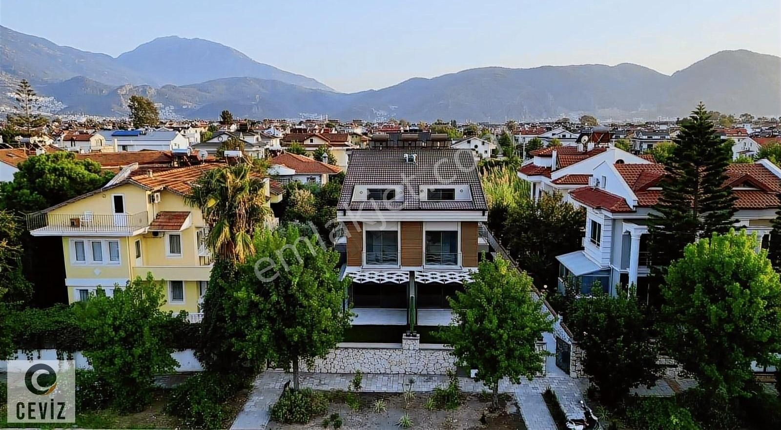 Fethiye Akarca Satılık Villa Fethiye'de Kordona 350m Sıfır Lüks Tripleks Villa