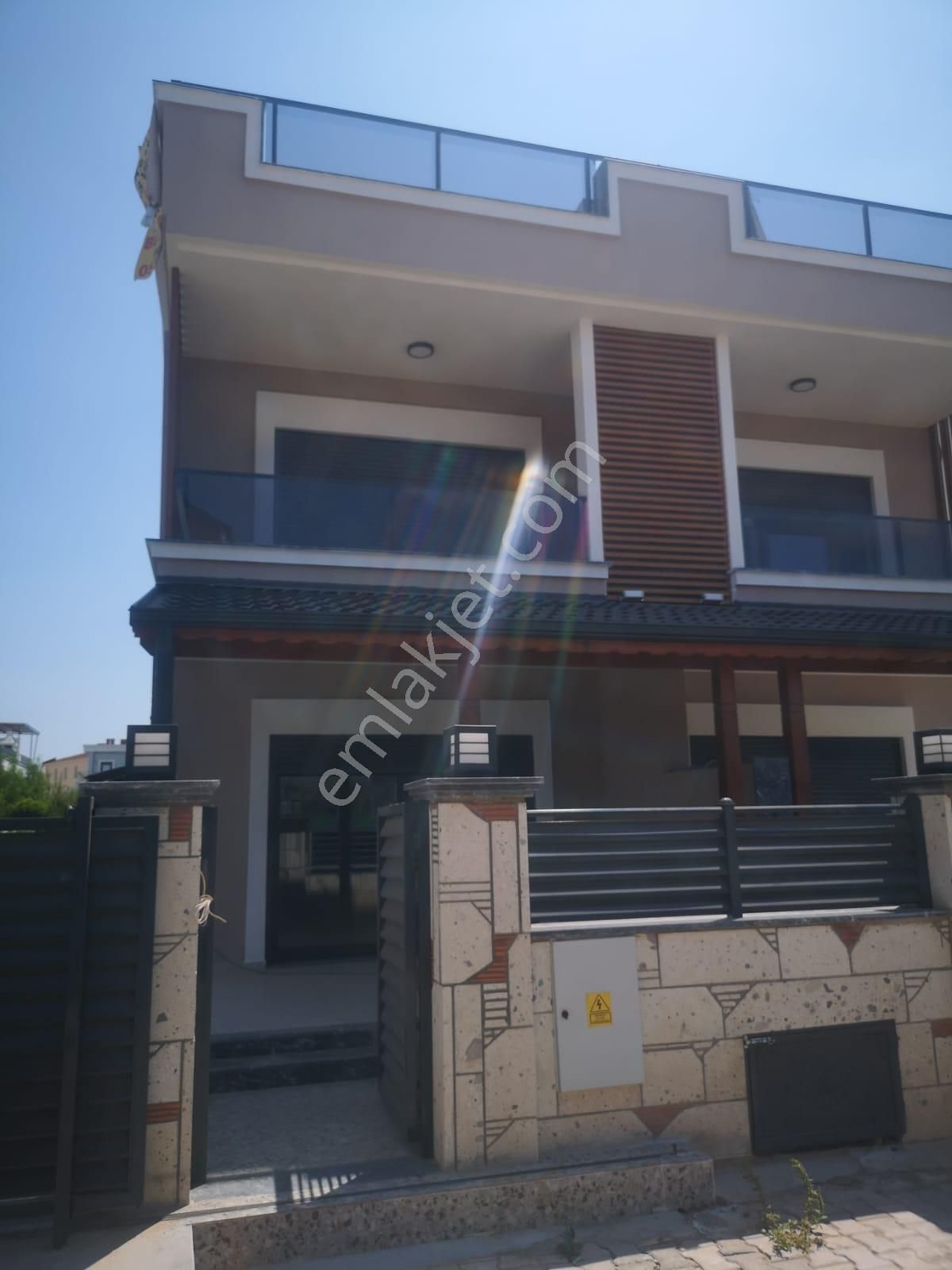 Menderes Mithatpaşa Satılık Villa  Menderes Turyap'tan Mithatpaşa Mah. 4+1 Satılık Sıfır Triplex