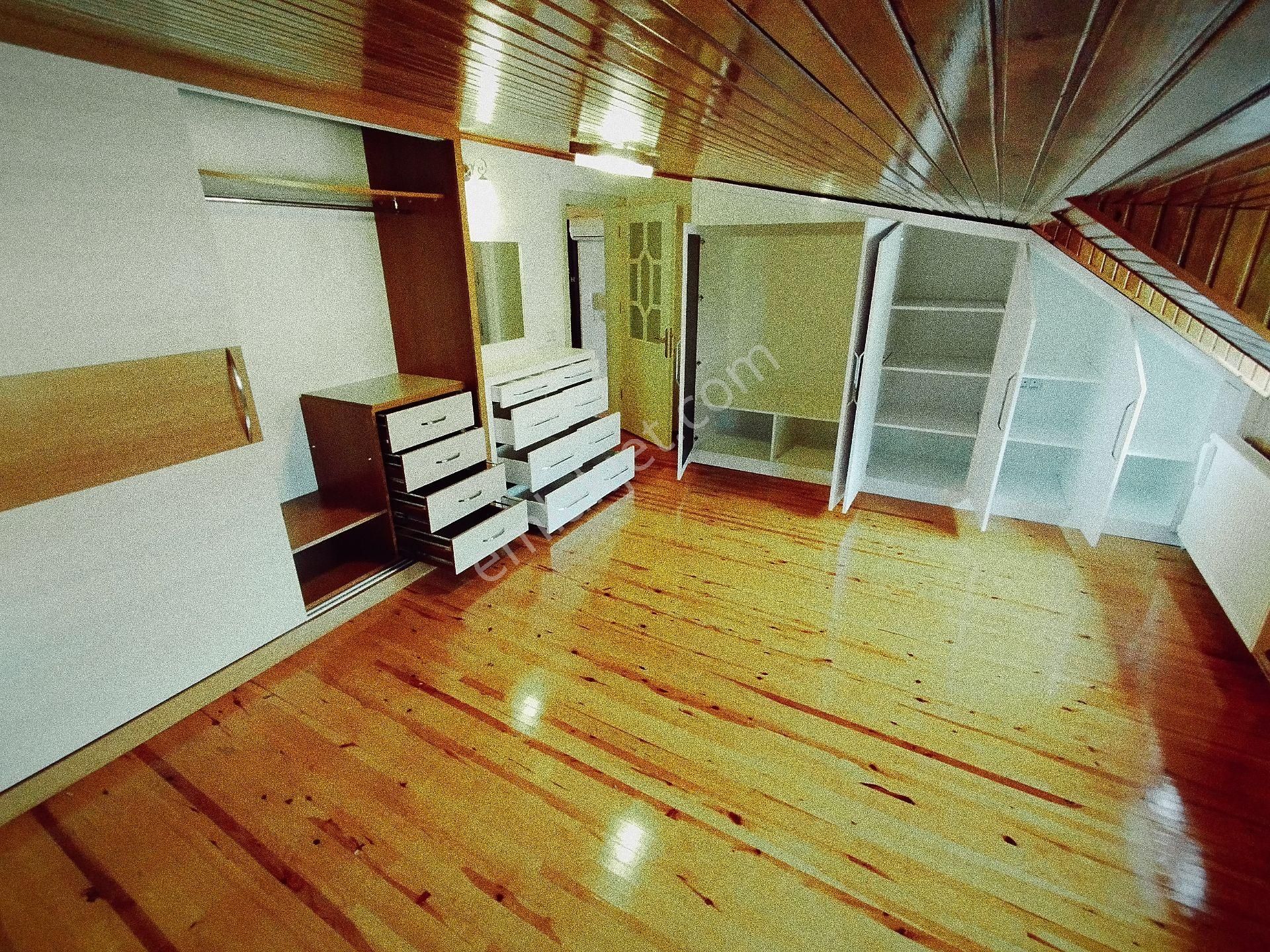 Denizli/bağbaşı Mah. Özenle Yapılmış Ahşap Yapılı Lüx Bireysel Kombili Çatı Katı - Görsel 18